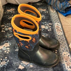 Boys bogs size 3